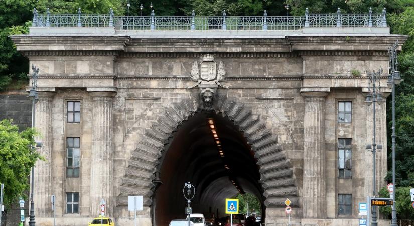 Brutális baleset miatt a lánchídi alagutat teljes szélességében lezárták