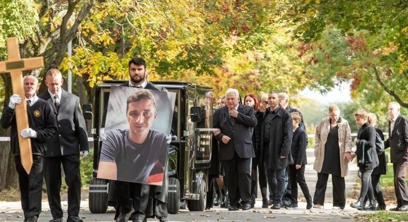 Eltemették Szuna Rolandot, a brutális motorbalesetben meghalt válogatott jégkorongozót