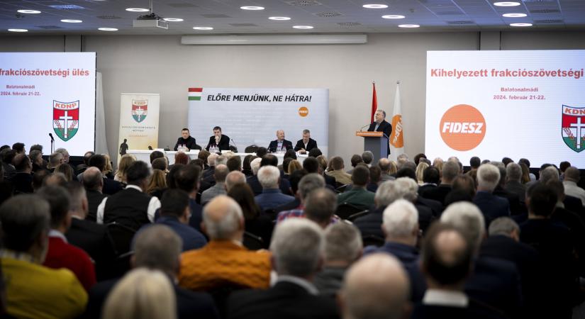 Kihelyezett frakcióülést tart a Fidesz–KDNP