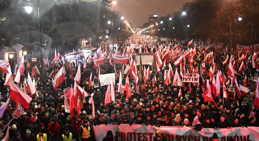 Ellenzéki pártok egyesülnek Lengyelországban