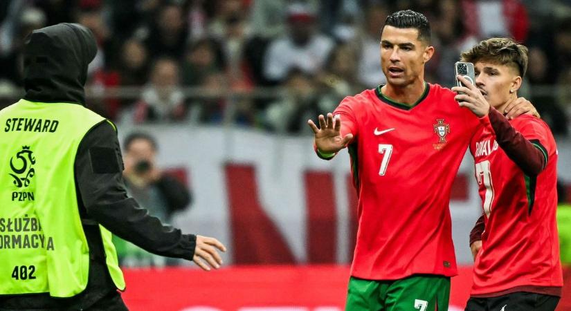 Ronaldo megfékezte a szurkolóra rárontó biztonsági őrt meccs közben