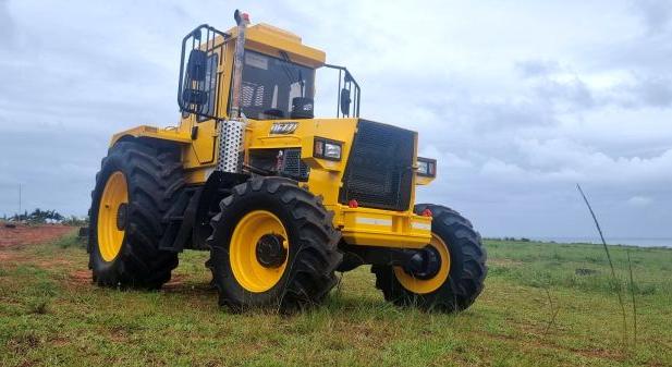 Az afrikai cukornádültevények igáslova a Dezzi H180T traktor