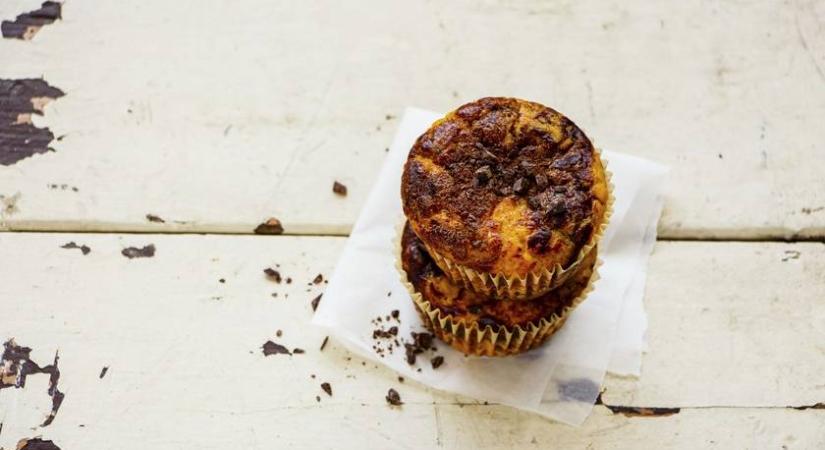 Pihe-puha muffin csokival és túróval: a foltos mintát a gyerekek is imádják