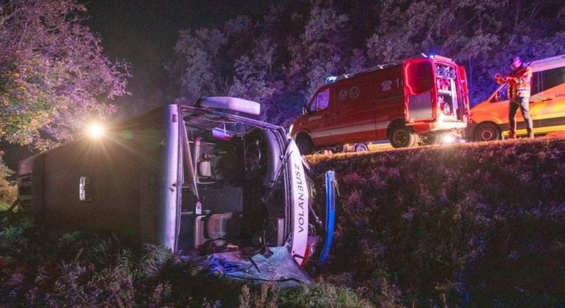 Megrázó felvételek érkeztek a zalai buszbalesetről, kiderült hogyan történt a karambol