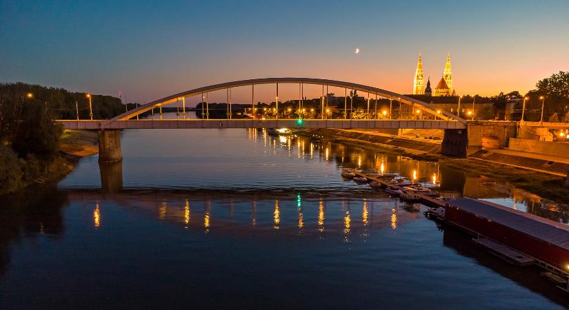 Nap képe: az esti kék óra a Tisza szegedi szakaszán