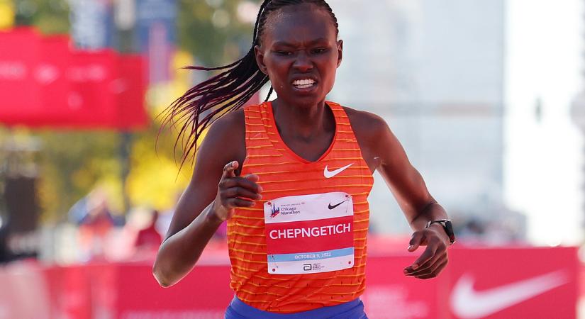 Óriási világcsúcs a chicagói maratonon, közel két perccel javította meg a rekordot a kenyai futó