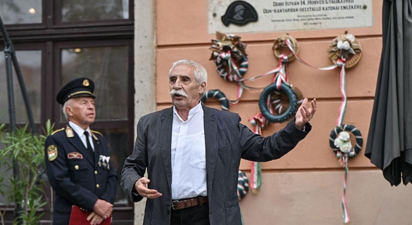 Dallal, lánggal emlékeztek a Doni hősökre Egerben