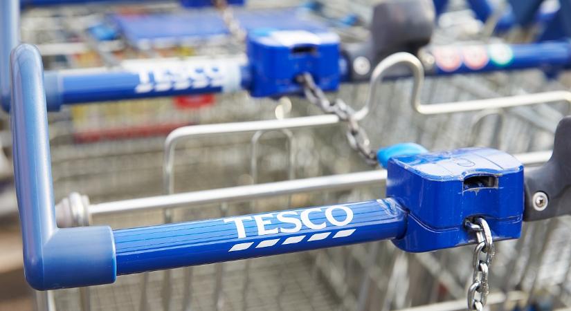 Már a boltban, szó szerint az arcunkba másznak a Tesco reklámjai - de csak ha szeretnénk