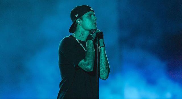 Justin Bieber nem bízik meg a körülötte lévő embereknek