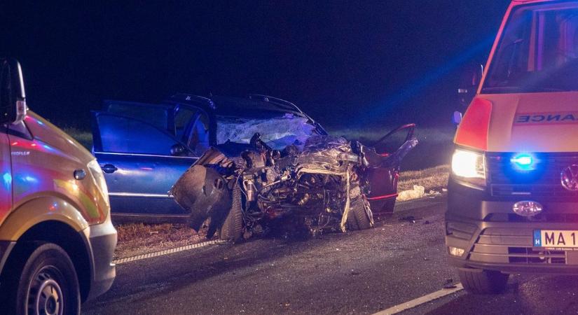 Buszbaleset Zalában: tilosban előzött az autó, 18-an sérültek meg