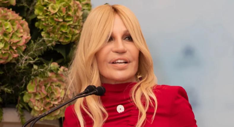 Díjat kapott Donatella Versace az LMBTQ közösség melletti kiállásáért