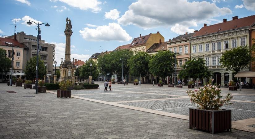 Vádat emeltek a szombathelyi Fő téren garázdálkodó fiatal fiúval szemben