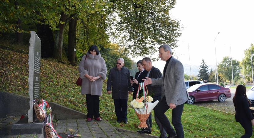 Csöndes főhajtás Huszton - Bethlen Gábor példája