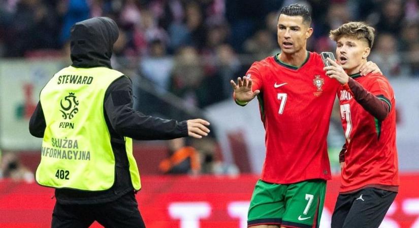 Cristiano Ronaldo vagy a szurkolók: ki akarja jobban a szelfit?