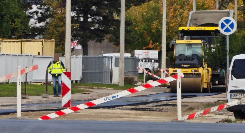 Aszfaltozzák a szombathelyi utcát, na de mennyire lesz tartós?