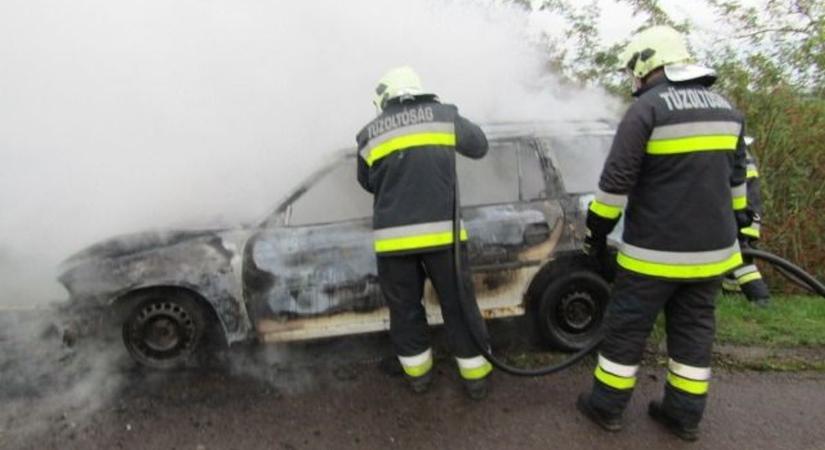 Égett az autó, nem sokon múlt, hogy a közeli cserjés nem kapott lángra Kuncsorba közelében- galériával