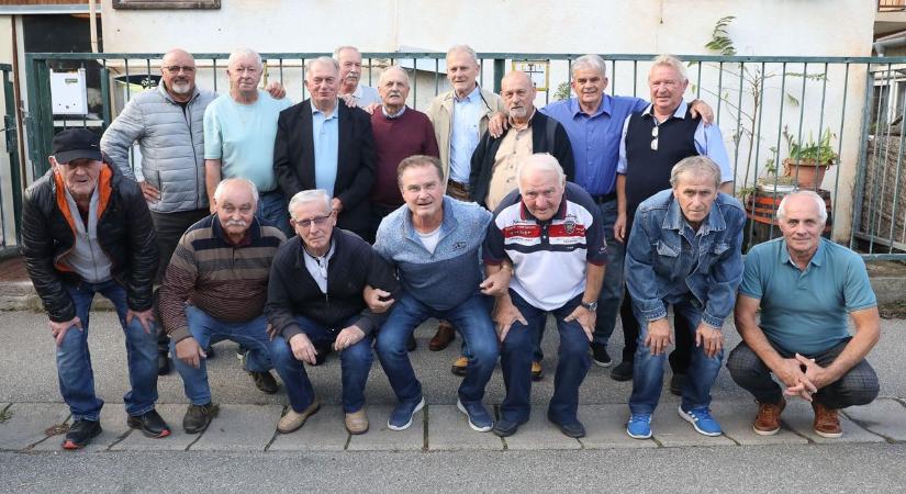 12-es AFIT: Ismét találkoztak az egykori legendás csapat futbllistái - fotók