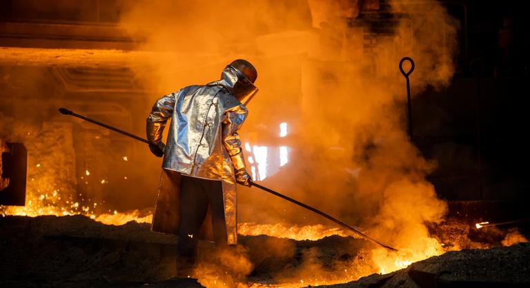 A kormány és a területi képviselő folyamatosan nyomon követi a Dunaferr-ügyet