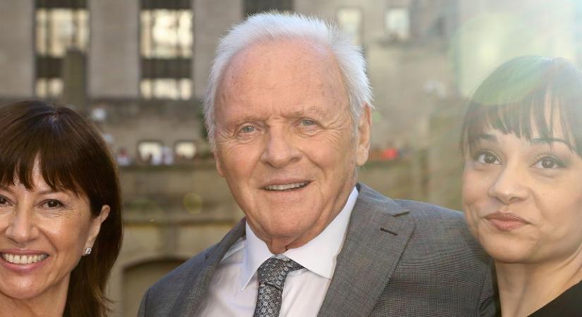 Anthony Hopkins pompás otthona: meleg, semleges színek, kőasztal és bámulatos csillár