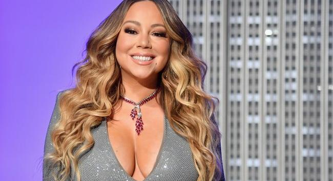 Hogy mi? Mariah Carey arcáról mintázták a világ legrondább karácsonyfadíszét – fotó