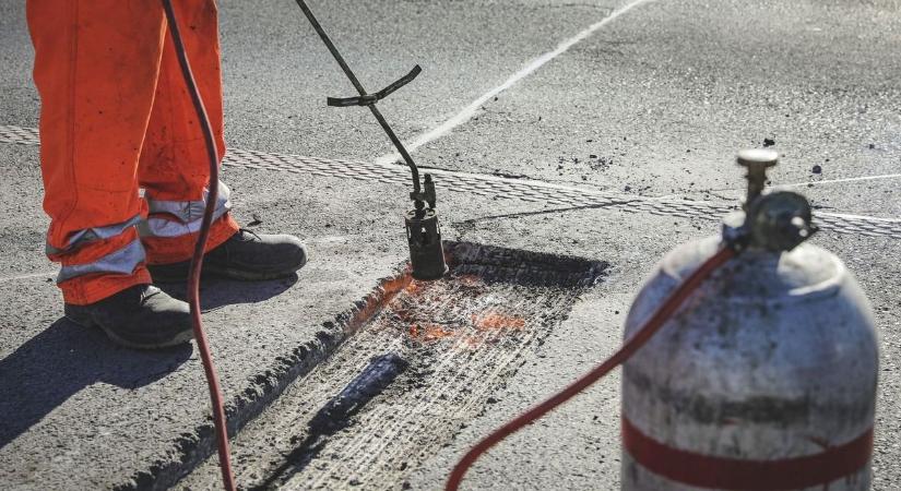 Végéhez közeledik a buszútvonalak kátyúzása