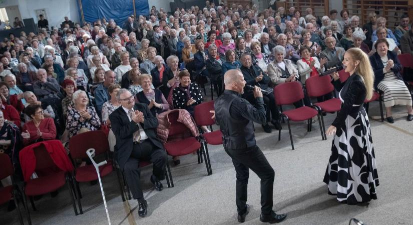 Az alsójánkahegyi nyugdíjasokat köszöntötték Zalaegerszegen