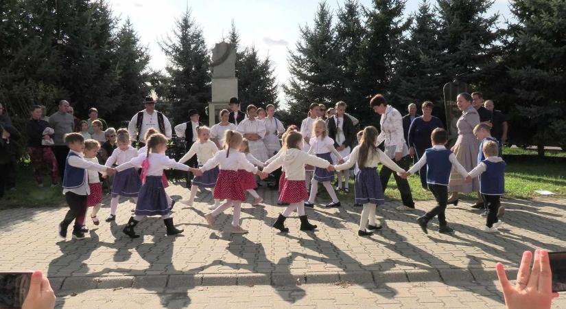 Szüreti felvonulás Sajóecsegen: Hagyományok, közösség és vidámság