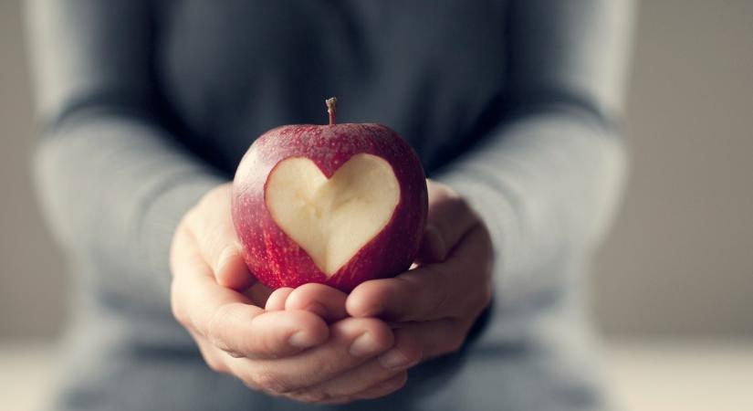 Nem csak enni érdemes: a bőröddel és a hajaddal is csodát tesz az alma