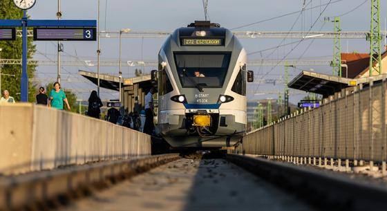 Buszokkal pótolták a MÁV-járatot, mert lebetegedett a mozdonyvezető