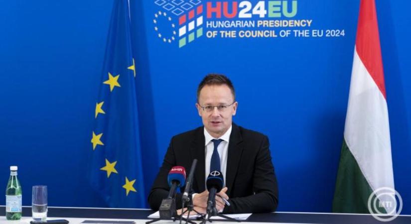 Szijjártó Péter: Magyarország továbbra sem támogatja az EU-s katonai tanácsadók Ukrajnába küldését