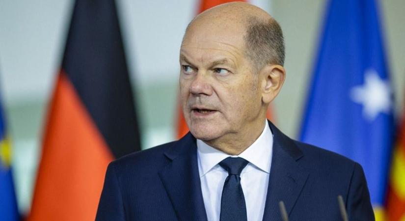 Scholz kiborult a német sajtóra: természetesen az ukrán fegyveradomány a téma