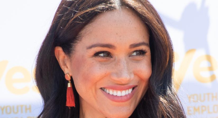 Élnek-halnak a nők Meghan Markle nadrágjáért: extra kényelmes és nagyon csinos