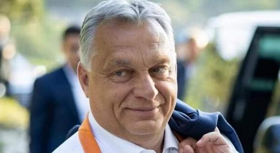 Korai volt pezsgőt bontania Orbán Viktornak