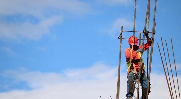 Odacsap a kormány a vendégmunkások foglalkoztatóinak