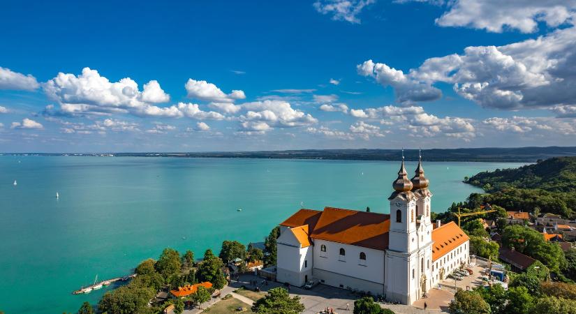 Terjed a hazugság a Balatonról, a turistákat is ezzel hülyítik, de valójában soha nem történt ilyen a magyar tengernél