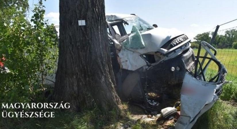 Vádemelés a súlyos baleset után, maradandó lábsérülés lett egy rossz előzésből