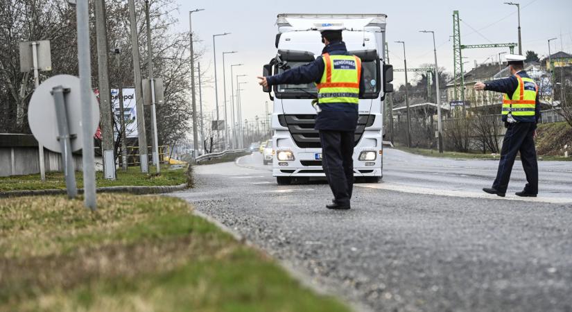 Lecsapott a NAV a trükkös házaspárra - Lefoglalták a luxusautóikat is