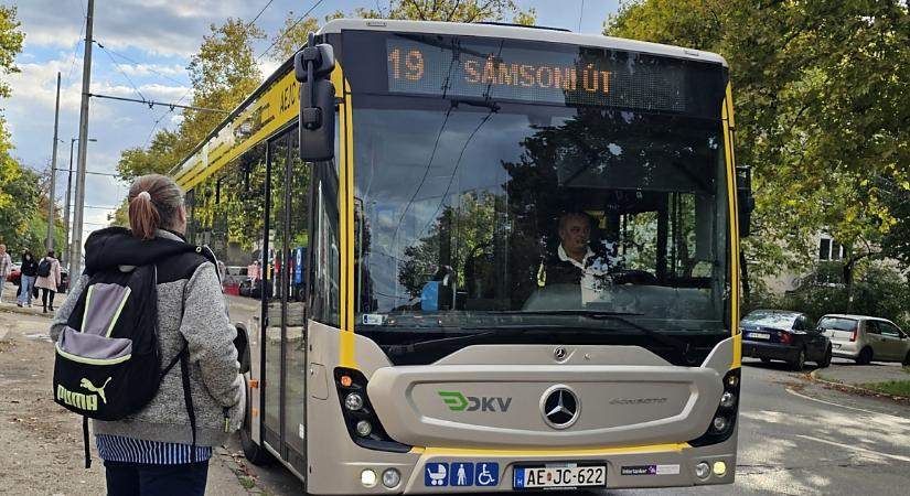 Folytatódik a munka a Sámsoni úton, továbbra is terelőútvonalon közlekedik több DKV-járat