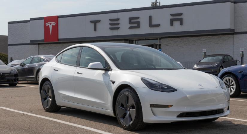 Új, giga méretű kocsival rukkolt elő a Tesla: ez azért elég nagyot fog szólni