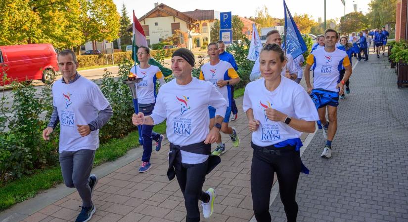 Több százan futottak a békéért — videóval, galériával