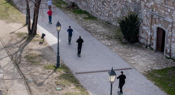 Hiába nincs benne a KRESZ-ben a villanyroller, a bíróságon járműnek számít, és nem lehet ittasan vezetni