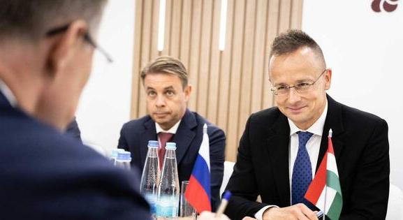 Szijjártó Péter titokban kijárta Moszkvában