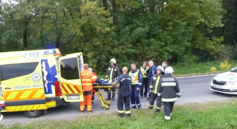 Árokba hajtott egy autó, a sérült sofőrt kórházba szállították