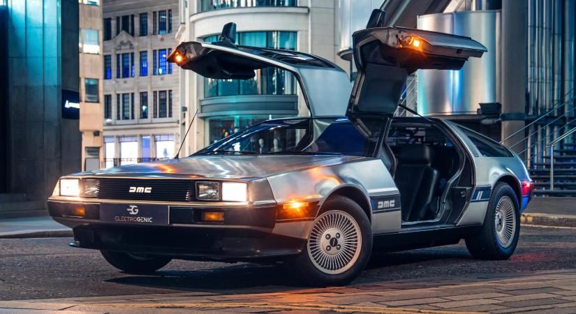 Lenyomta a DeLorean a Tesla Cybertruck-ot