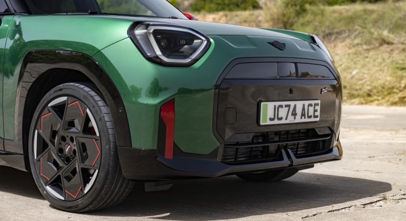 Bemutatkoztak a legelső elektromos Mini John Cooper sportmodellek