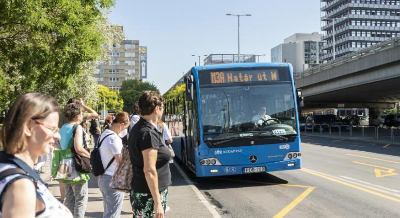 Telefonált vezetés közben a buszsofőr, vizsgálatot indított a BKK