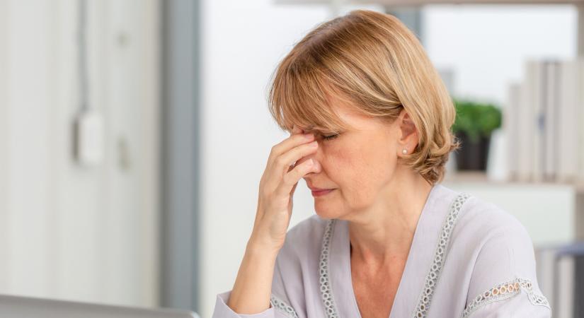 Lebegő foltok és homályos látás: ezek a retinaleválás tünetei