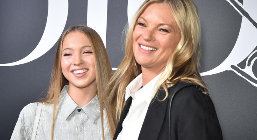 Kate Moss lánya lélegzetelállító alakot villantott a kifutón: szavakkal leírhatatlan, milyen csodás volt a 22 éves Lila