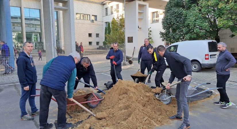 Megújult, megszépült a Kodály-iskola udvara