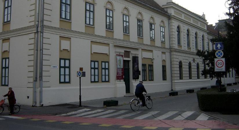 A Vásárhelyi Őszi Tárlat hetven éve a sajtó tükrében